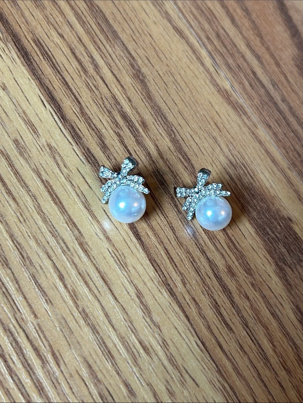 Pearl and Crystal Bow Stud Earrings - White Pearls
